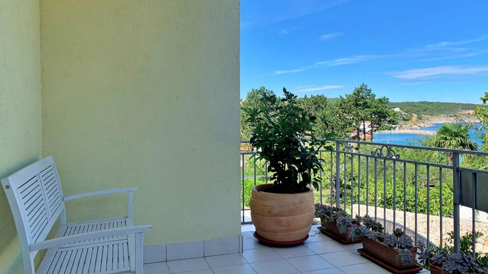 Apartments Savic Silo  3*, Silo (Krk) Croatia