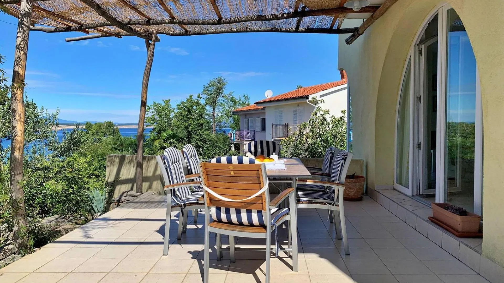 Apartments Savic Silo  3*, Silo (Krk) Croatia